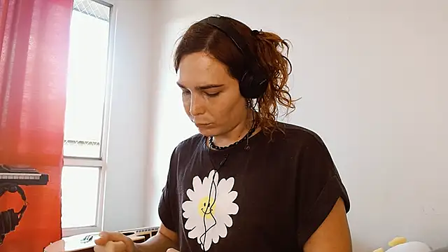 Snapshot of Catnessa chatting on 10/20/25, 09:59 Catnessa online show from 10/20/25, 09:59