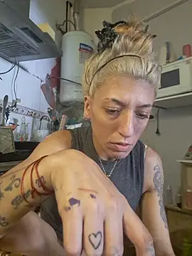 Snapshot of gala2 chatting on 04/14/26, 05:08 gala2 online show from 04/14/26, 05:08