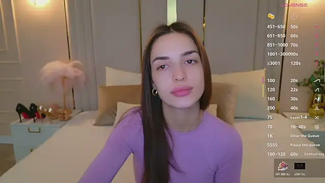 Snapshot of BellaHalles chatting on 12/23/25, 05:38 BellaHalles online show from 12/23/25, 05:38