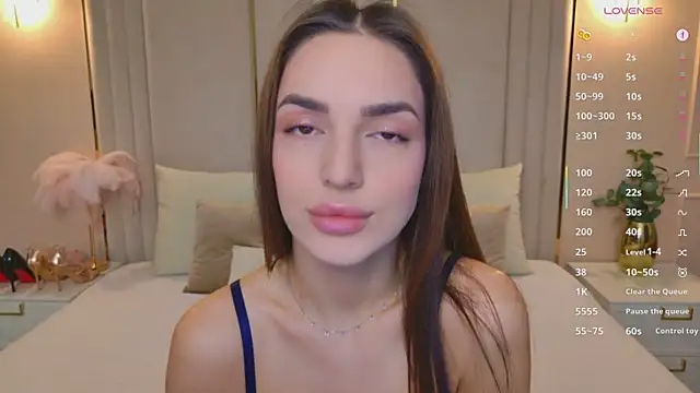 Snapshot of BellaHalles chatting on 01/19/26, 05:55 BellaHalles online show from 01/19/26, 05:55