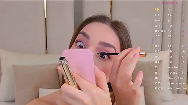 Snapshot of BellaHalles chatting on 03/28/26, 05:40 BellaHalles online show from 03/28/26, 05:40