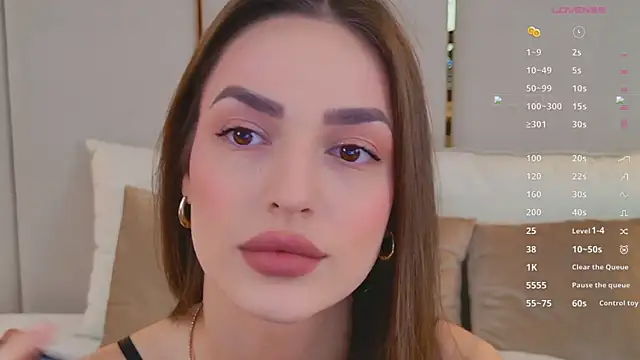 Snapshot of BellaHalles chatting on 03/31/26, 06:14 BellaHalles online show from 03/31/26, 06:14