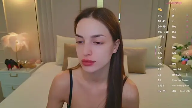 Snapshot of BellaHalles chatting on 04/06/26, 05:30 BellaHalles online show from 04/06/26, 05:30