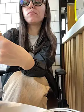 Snapshot of Jinna_milli chatting on 03/09/25, 11:58 Jinna milli online show from 03/09/25, 11:58