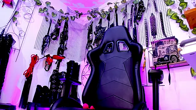 Snapshot of Agatha_BDSM chatting on 02/17/26, 09:32 Agatha BDSM online show from 02/17/26, 09:32