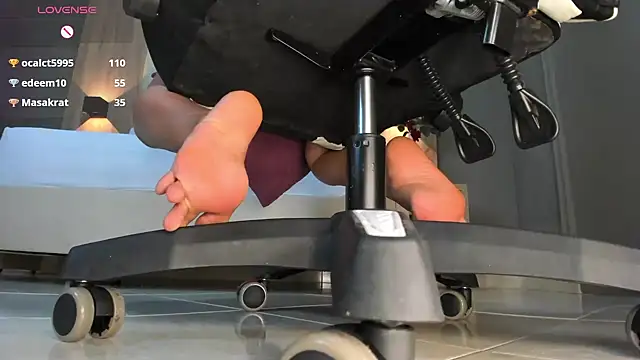 Snapshot of bella1207 chatting on 02/19/25, 10:20 bella1207 online show from 02/19/25, 10:20