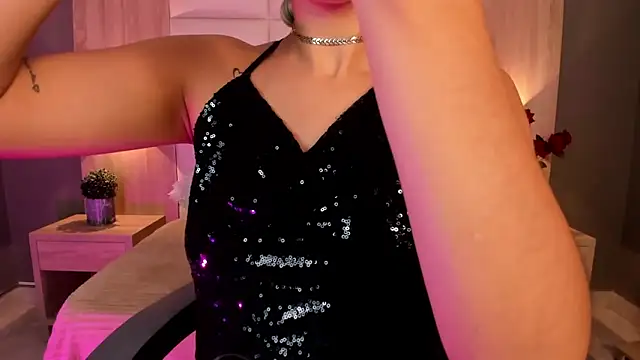 Snapshot of bella1207 chatting on 09/25/25, 08:23 bella1207 online show from 09/25/25, 08:23