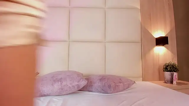 Snapshot of bella1207 chatting on 03/16/26, 07:18 bella1207 online show from 03/16/26, 07:18