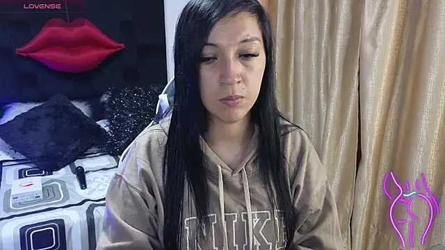 Snapshot of Majuu__ chatting on 12/17/25, 11:49 Majuu online show from 12/17/25, 11:49