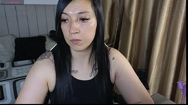 Snapshot of Majuu__ chatting on 04/06/26, 11:33 Majuu online show from 04/06/26, 11:33