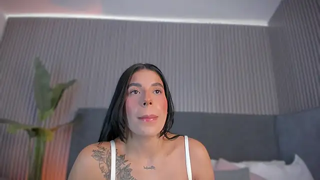 Snapshot of emelie_89 chatting on 05/14/26, 12:34 emelie 89 online show from 05/14/26, 12:34