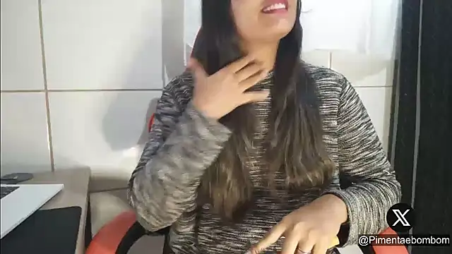 Snapshot of bombomepimenta chatting on 03/02/25, 10:03 bombomepimenta online show from 03/02/25, 10:03