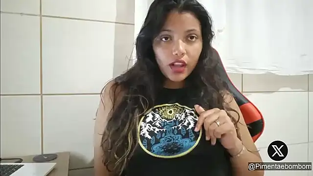 Snapshot of bombomepimenta chatting on 03/04/25, 12:39 bombomepimenta online show from 03/04/25, 12:39