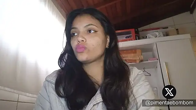 Snapshot of bombomepimenta chatting on 09/13/25, 11:32 bombomepimenta online show from 09/13/25, 11:32