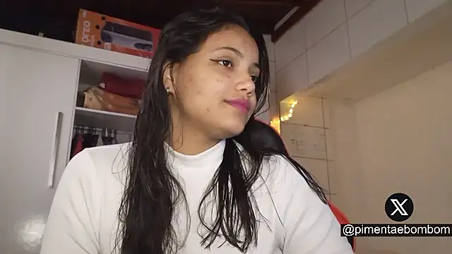 Snapshot of bombomepimenta chatting on 09/25/25, 03:05 bombomepimenta online show from 09/25/25, 03:05