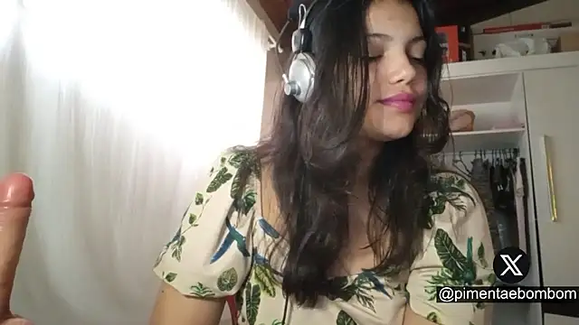 Snapshot of bombomepimenta chatting on 09/27/25, 09:58 bombomepimenta online show from 09/27/25, 09:58