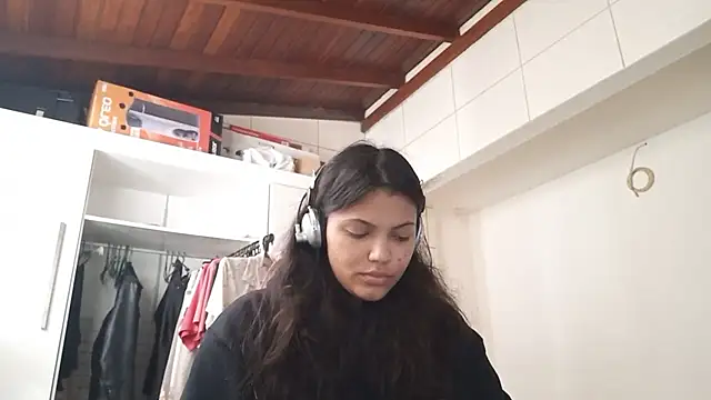 Snapshot of bombomepimenta chatting on 10/23/25, 01:21 bombomepimenta online show from 10/23/25, 01:21