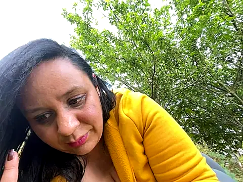 Danielaa a online show from 10/28/25, 09:50