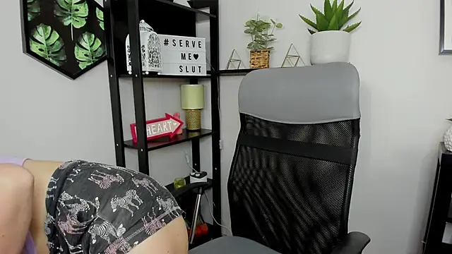 EmillyPlay online show from 12/14/24, 08:13