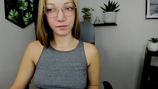 EmillyPlay online show from 12/17/24, 06:56