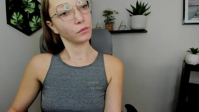 EmillyPlay online show from 12/17/24, 10:23