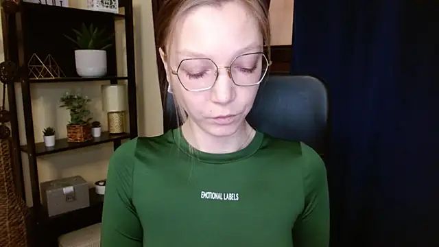 EmillyPlay online show from 02/09/26, 07:01