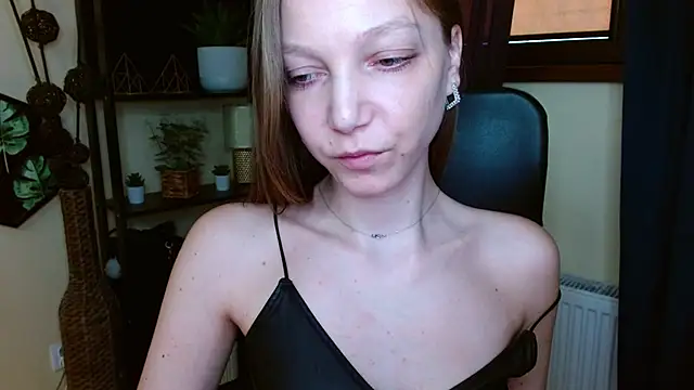 EmillyPlay online show from 03/12/26, 12:00