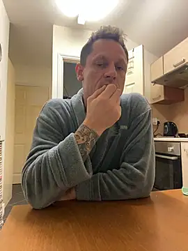 Yourhotboy 42 online show from 02/04/25, 12:19