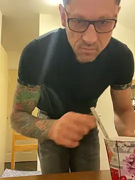 Yourhotboy 42 online show from 02/06/25, 05:19