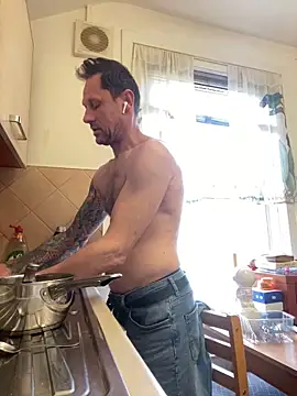 Yourhotboy 42 online show from 04/05/26, 04:04