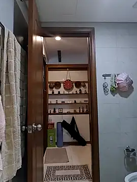 Snapshot of horny_slavedog chatting on 11/17/25, 09:15 horny slavedog online show from 11/17/25, 09:15