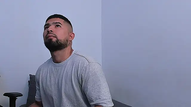 Snapshot of ethaanjones chatting on 02/23/25, 04:57 ethaanjones online show from 02/23/25, 04:57