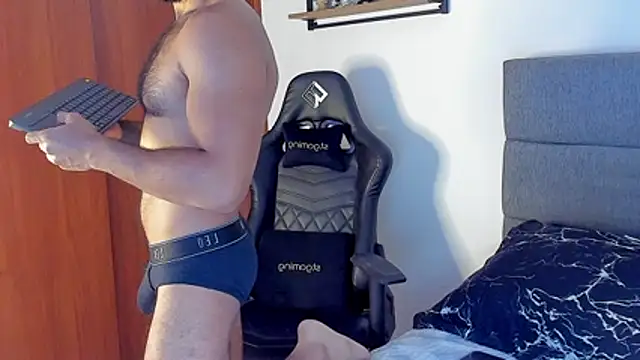 Snapshot of ethaanjones chatting on 03/15/26, 12:11 ethaanjones online show from 03/15/26, 12:11