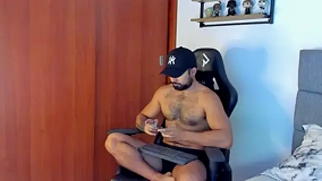 Snapshot of ethaanjones chatting on 03/29/26, 02:39 ethaanjones online show from 03/29/26, 02:39