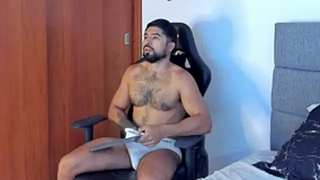 Snapshot of ethaanjones chatting on 04/04/26, 01:19 ethaanjones online show from 04/04/26, 01:19