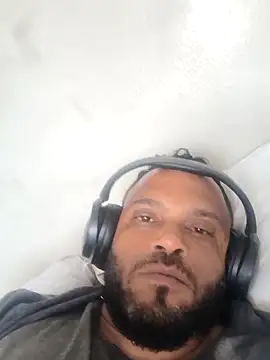 Snapshot of morenorj17 chatting on 09/28/25, 10:20 morenorj17 online show from 09/28/25, 10:20