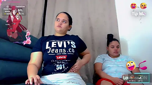 Snapshot of brunnette_hot chatting on 12/23/25, 10:35 brunnette hot online show from 12/23/25, 10:35