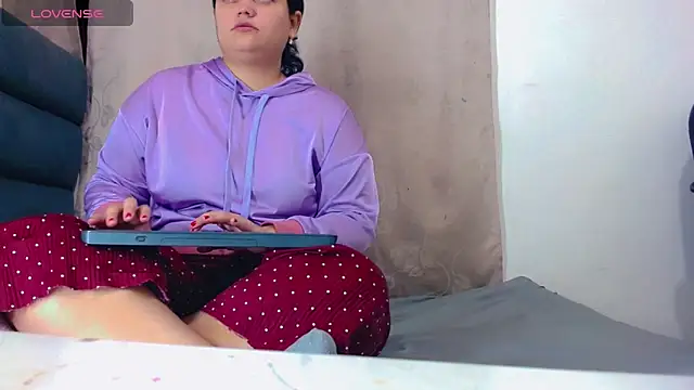 Snapshot of brunnette_hot chatting on 01/09/26, 10:29 brunnette hot online show from 01/09/26, 10:29