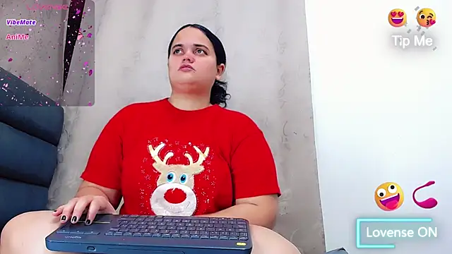 Snapshot of brunnette_hot chatting on 01/13/26, 10:42 brunnette hot online show from 01/13/26, 10:42