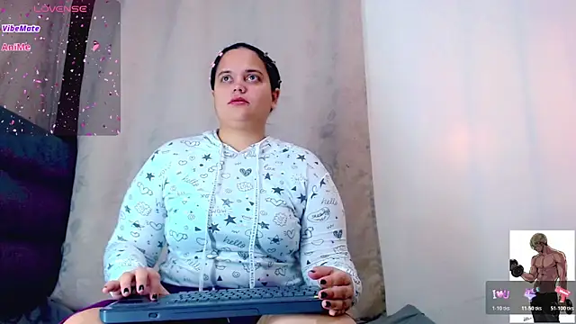 Snapshot of brunnette_hot chatting on 01/14/26, 10:32 brunnette hot online show from 01/14/26, 10:32