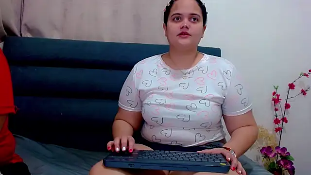 Snapshot of brunnette_hot chatting on 02/15/26, 10:58 brunnette hot online show from 02/15/26, 10:58