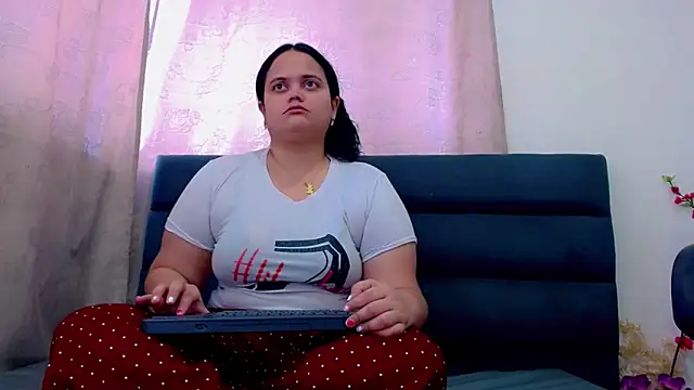 Snapshot of brunnette_hot chatting on 02/21/26, 12:28 brunnette hot online show from 02/21/26, 12:28