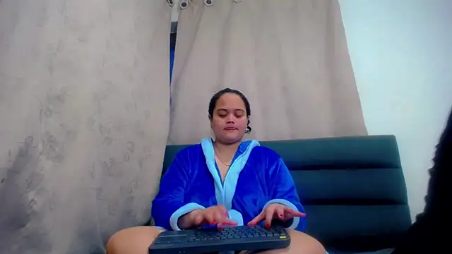 Snapshot of brunnette_hot chatting on 03/11/26, 10:54 brunnette hot online show from 03/11/26, 10:54