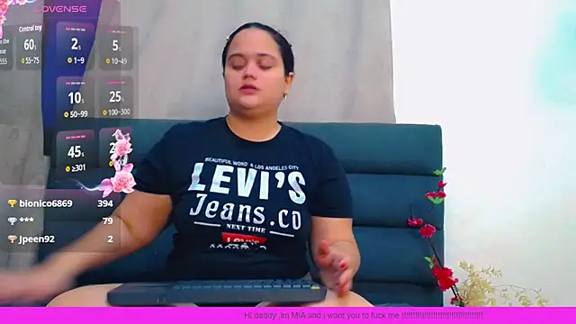 Snapshot of brunnette_hot chatting on 03/16/26, 10:52 brunnette hot online show from 03/16/26, 10:52