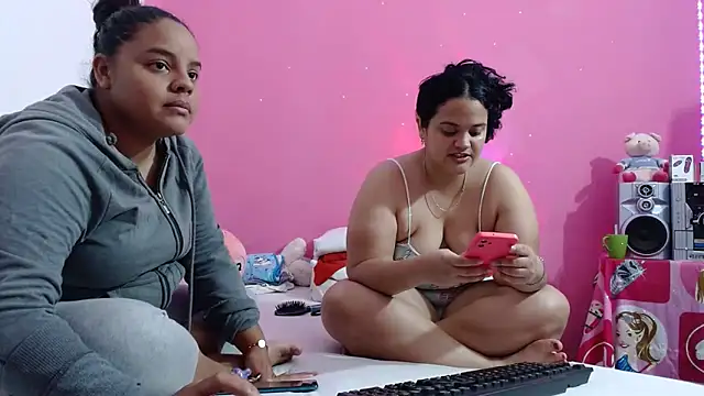 Snapshot of brunnette_hot chatting on 06/18/26, 10:19 brunnette hot online show from 06/18/26, 10:19