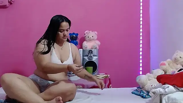 Snapshot of brunnette_hot chatting on 07/15/26, 12:21 brunnette hot online show from 07/15/26, 12:21