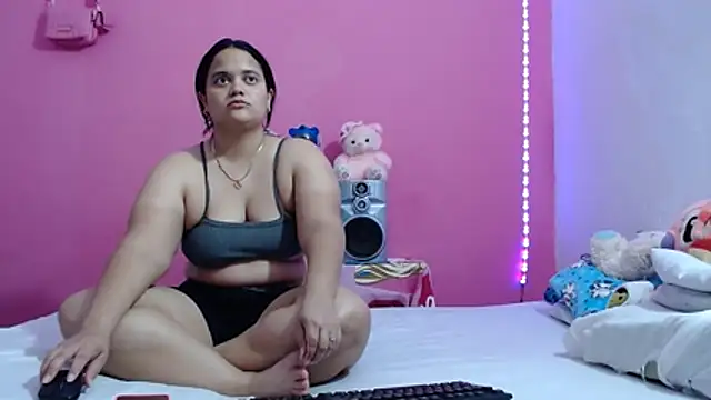 Snapshot of brunnette_hot chatting on 07/28/26, 11:05 brunnette hot online show from 07/28/26, 11:05