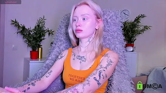 MalenaErnman online show from 12/08/24, 10:41