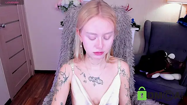 MalenaErnman online show from 01/12/25, 10:34