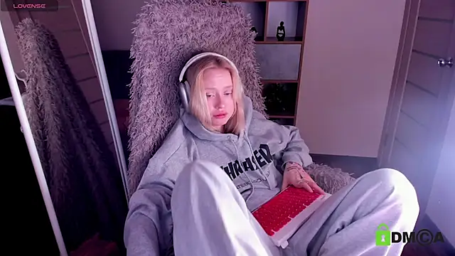 MalenaErnman online show from 01/26/25, 01:36